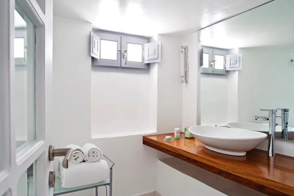 SUITE WITH PRIVATE POOL Room, Katikies Santorini -Pelagos House, Santorini
