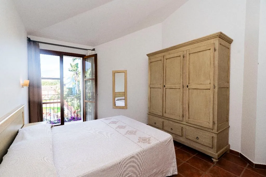 APARTMENT SUPERIOR CAPACITY 4 Room, Borgo Degli Ulivi Residence, Cagliari