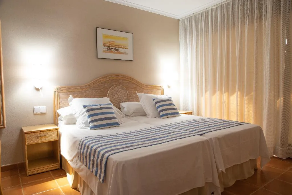 Double or Twin STANDARD Room, DWO Les Palmeres, Costa Brava