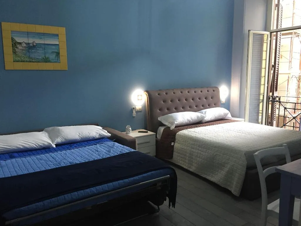 Room, La Perla Del Golfo, Naples