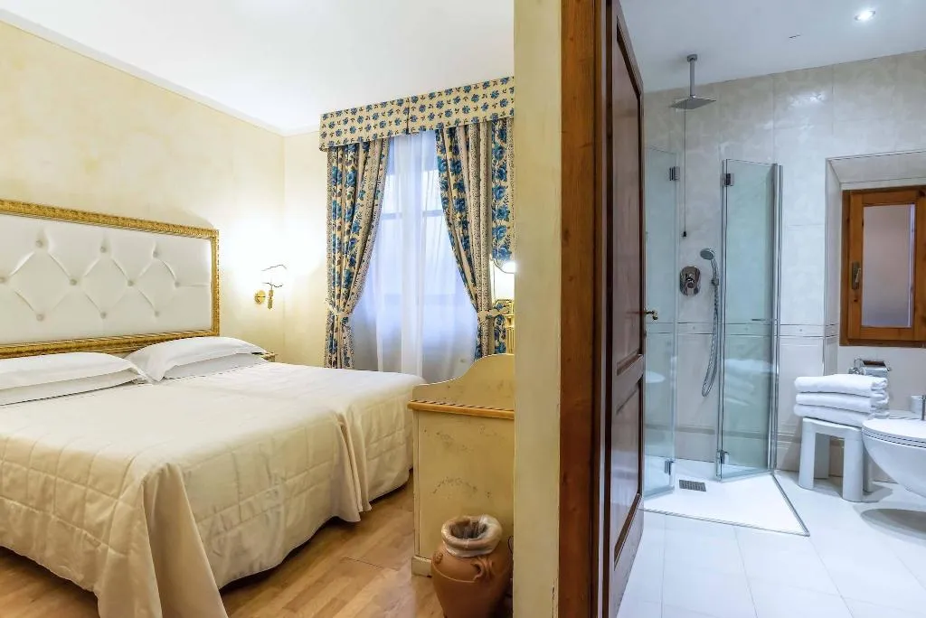 TRIPLE TWO BEDS Room, Alba Palace, Florence