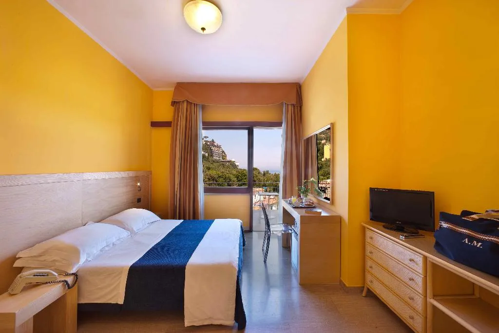DOUBLE SEA VIEW WITH BALCONY Room, Rivage Hotel, Naples