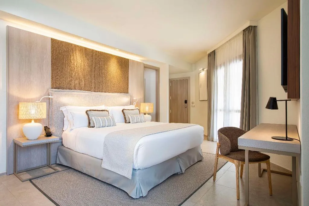 JUNIOR SUITE KING SIZE BED Room, Mangia's Santa Teresa Sardinia, Curio Collection, Olbia