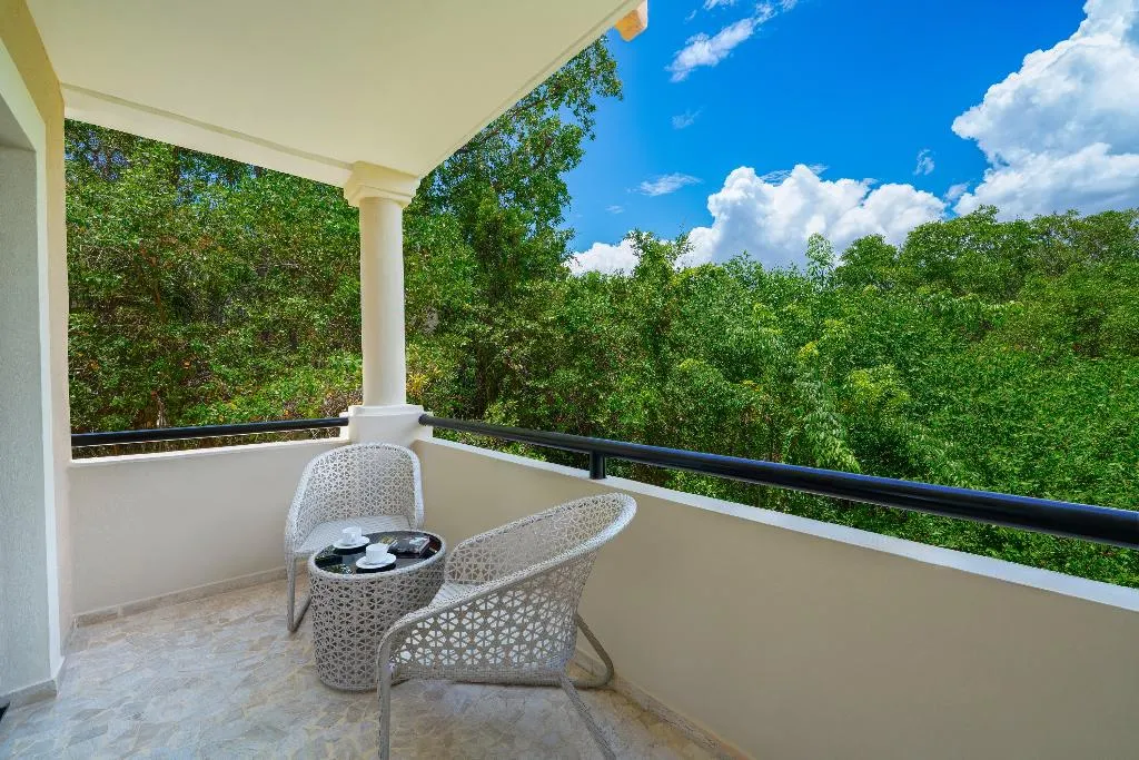 JUNIOR SUITE BEACH FRONT Room, Grand Palladium Select White Sand Resort & Spa AI, Cancun Area