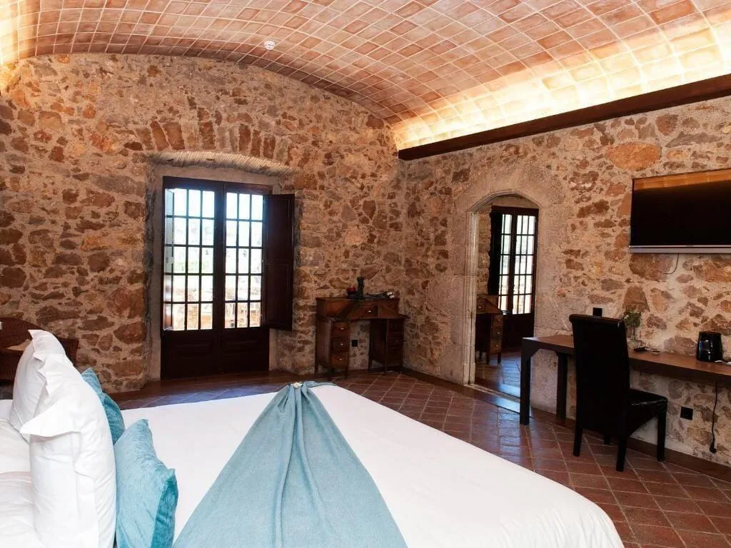 Room, Hotel Molí de l'Escala, Costa Brava