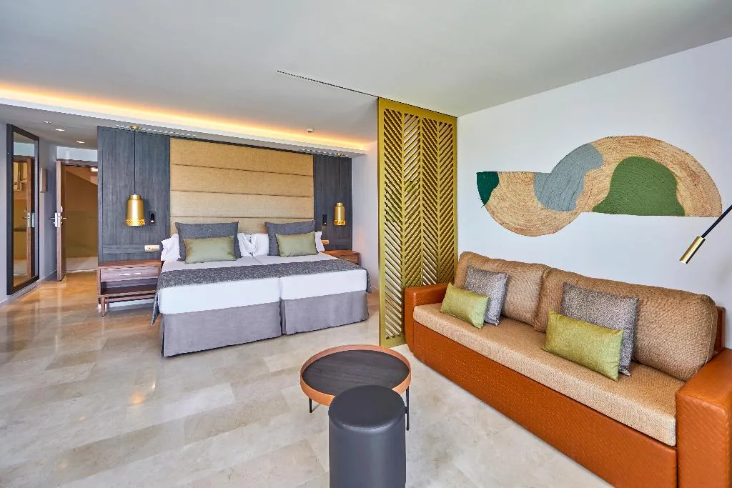 JUNIOR SUITE CAPACITY 4 Room, Zafiro Palace Andratx, Majorca