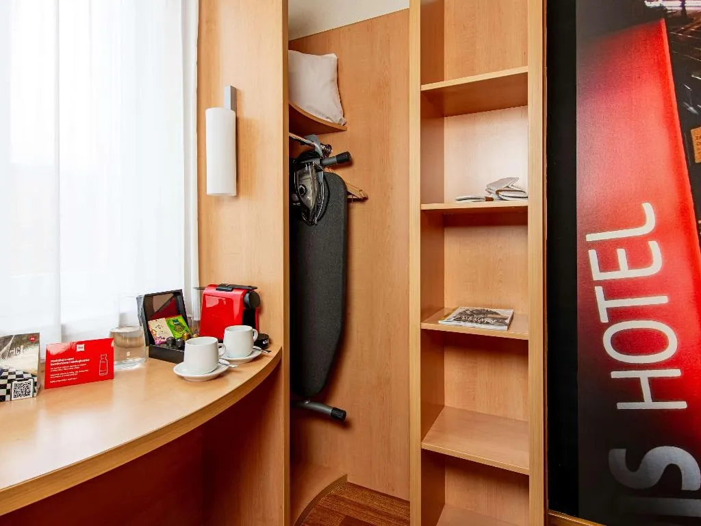 DOUBLE PREMIUM KING BED Room, ibis Krakow Stare Miasto, Krakow