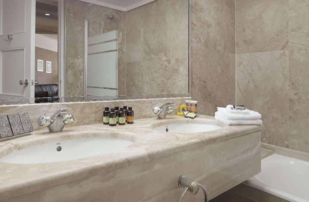 SUITE WITH VIEWS Room, NJV Athens Plaza, Athens
