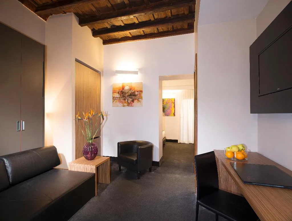FAMILY ROOM STANDARD Room, Trevi, Rome