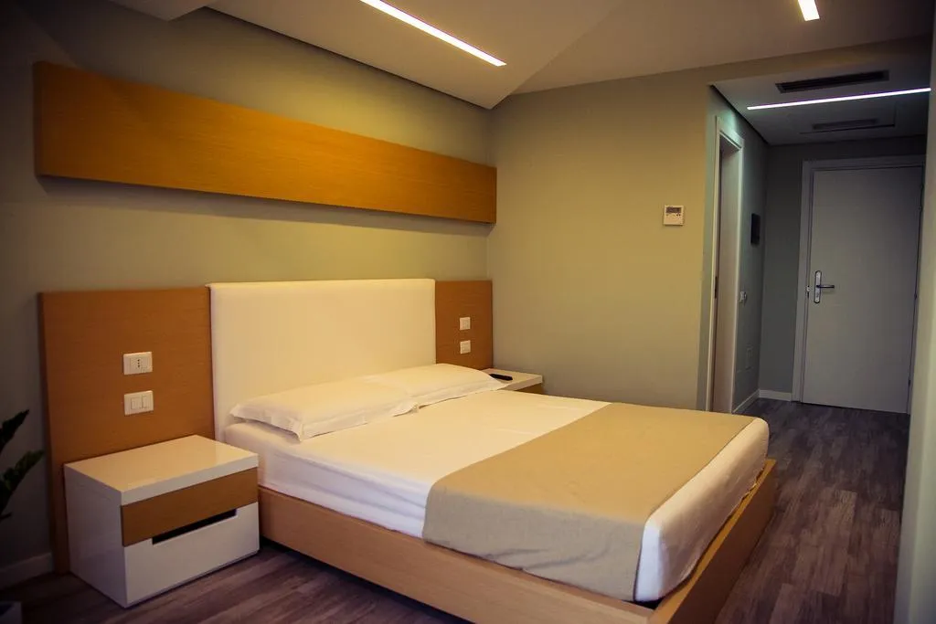 DOUBLE STANDARD Room, Bologna, Kavaje