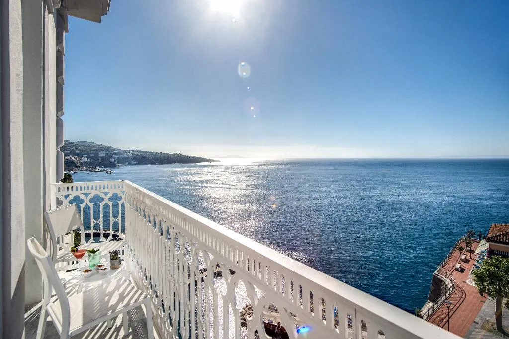 JUNIOR SUITE SEA VIEW Room, Hotel Mediterraneo Sorrento, Naples