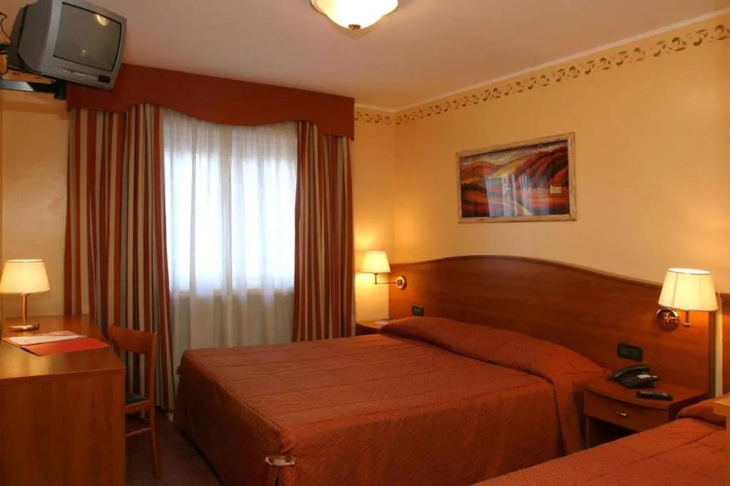 Double or Twin STANDARD Room, Hotel Relais des Alpes, Milan
