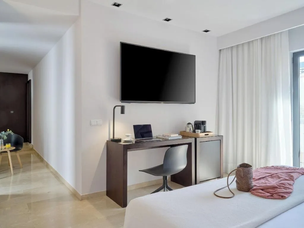 DOUBLE STANDARD Room, Rey Alfonso X, Seville