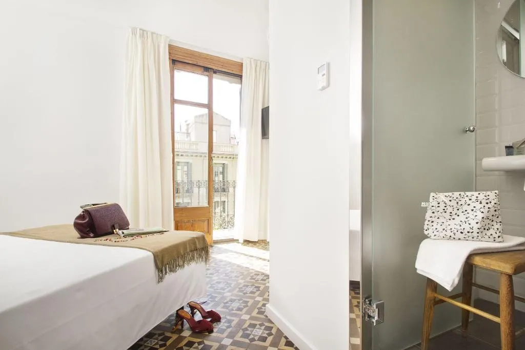 Room, Som Nit Triomf, Barcelona