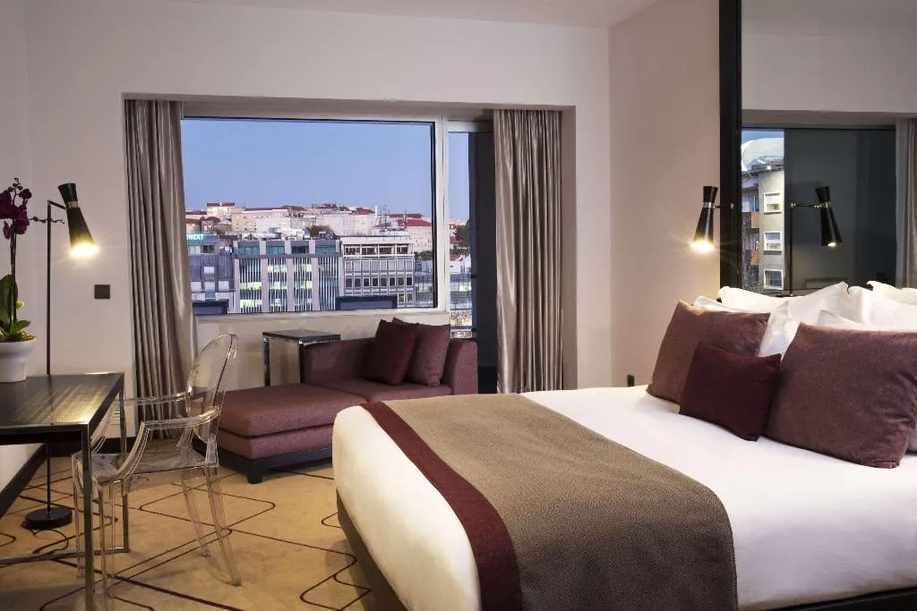 FAMILY ROOM CAPACITY 6 Room, Avani Avenida Liberdade, Lisbon