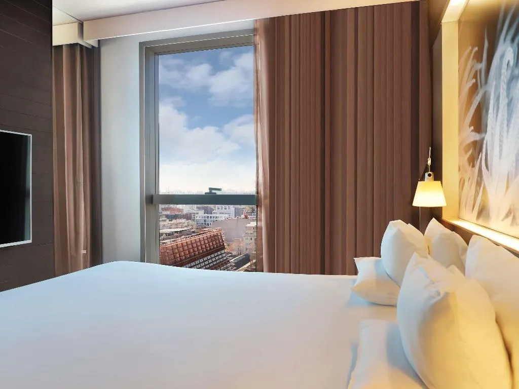SUITE SUPERIOR QUEEN BED Room, Novotel Barcelona City, Barcelona
