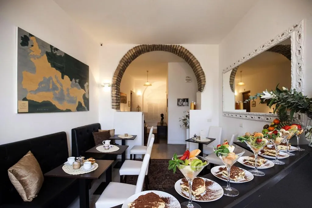 Restaurant, Roman Holidays Cuore Dell Impero, Naples
