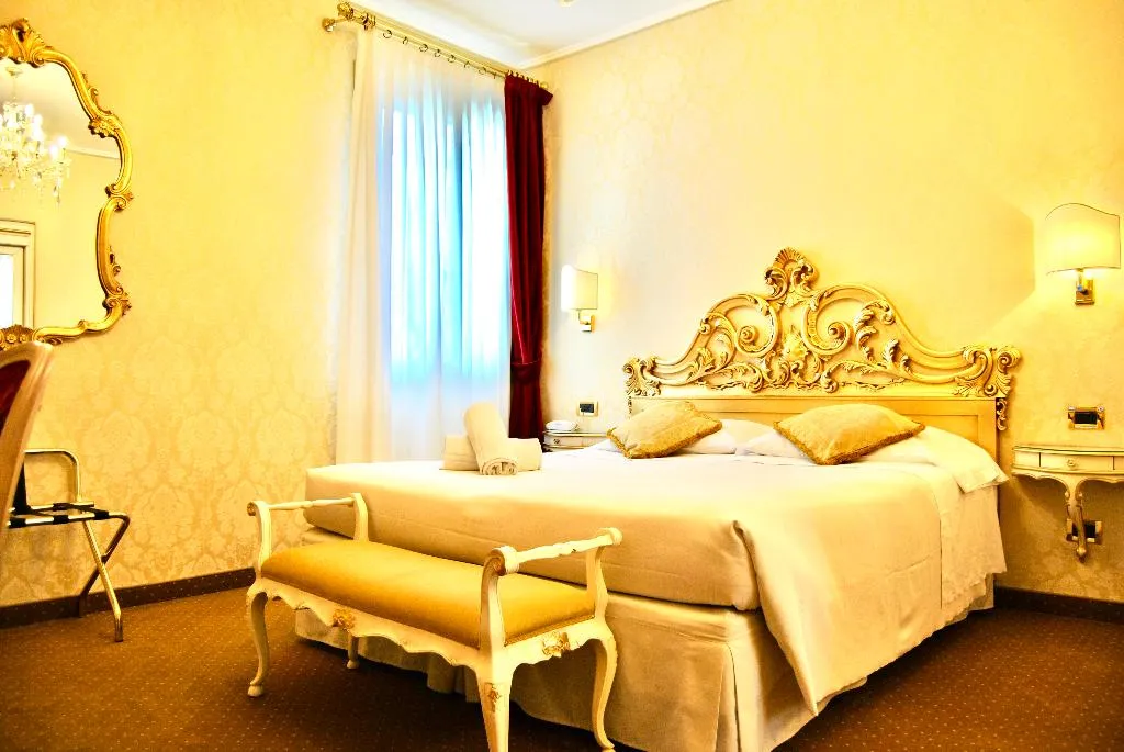 DOUBLE SUPERIOR Room, Gardena, Venice