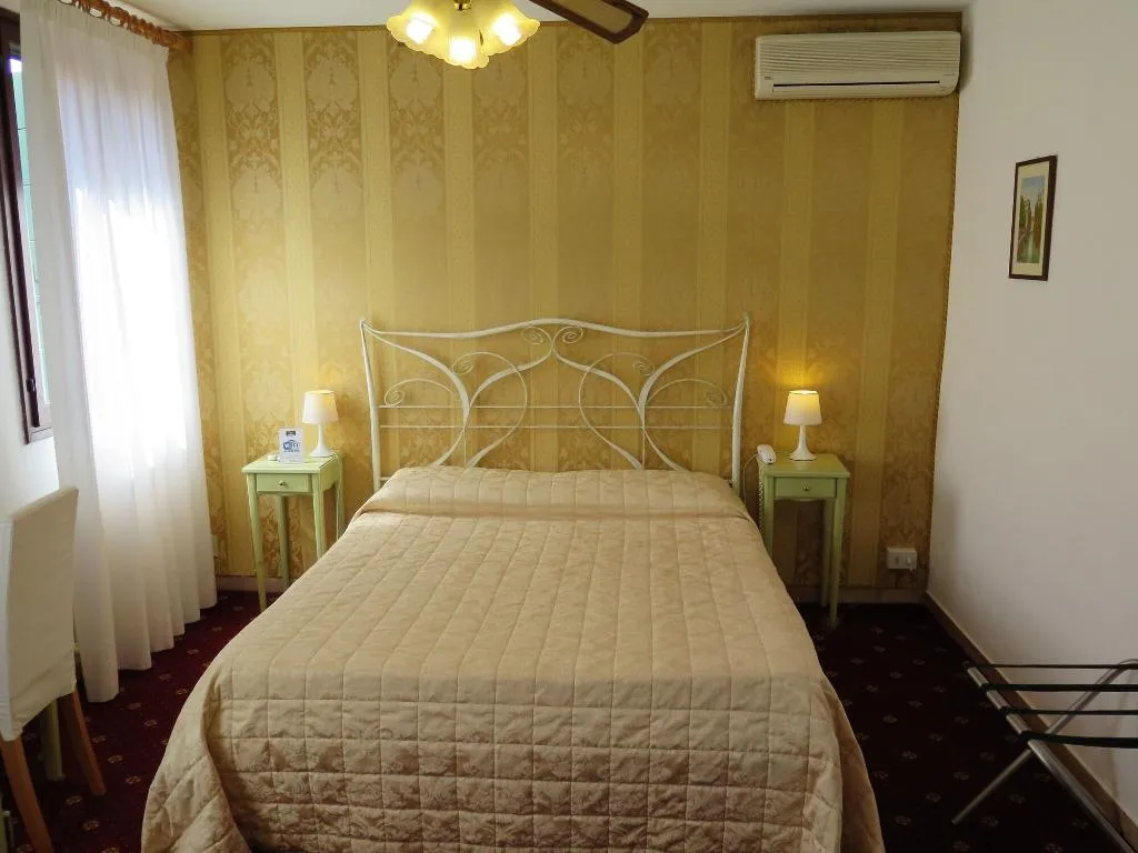 Room, Hotel Al Soffiador, Venice