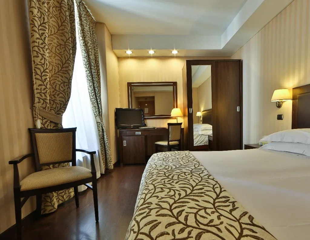 DOUBLE SUPERIOR Room, Hotel Villafranca, Rome