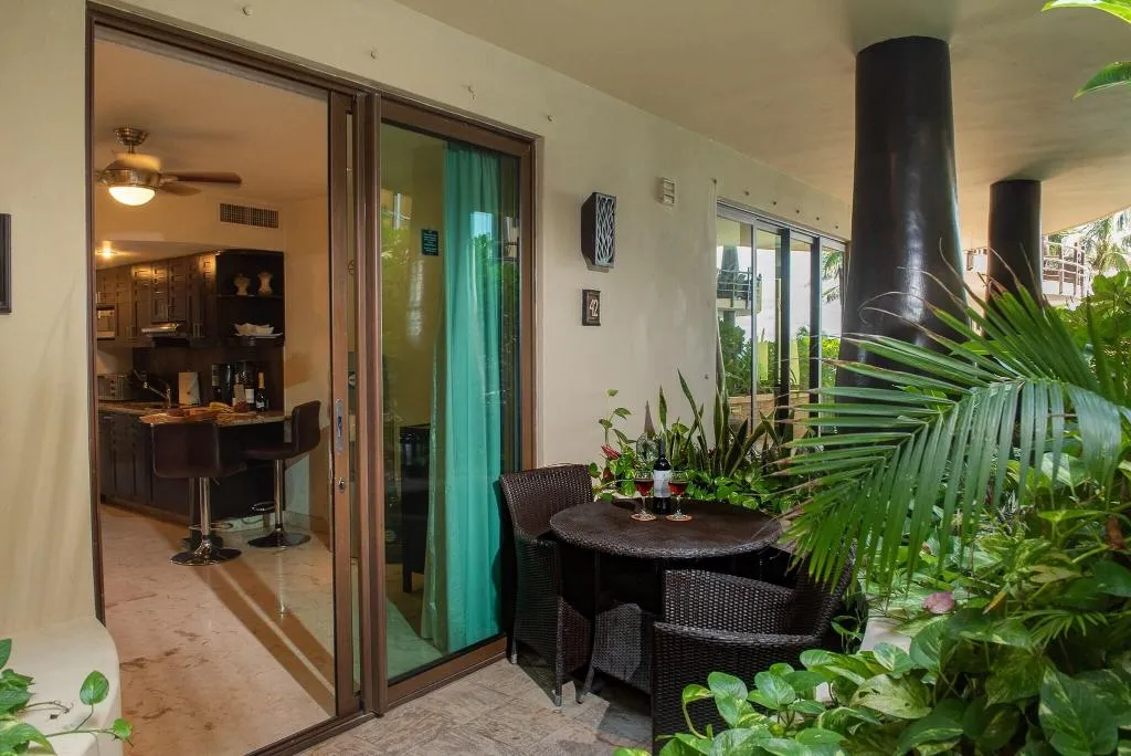 DOUBLE KING BED ONE BEDROOM  Room, El Taj Ocean Front and Beachside Condo Hotel, Playa Del Carmen