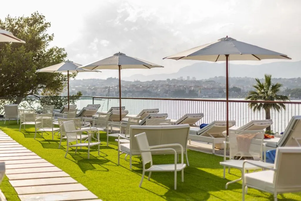 Terrace, Eden, Split