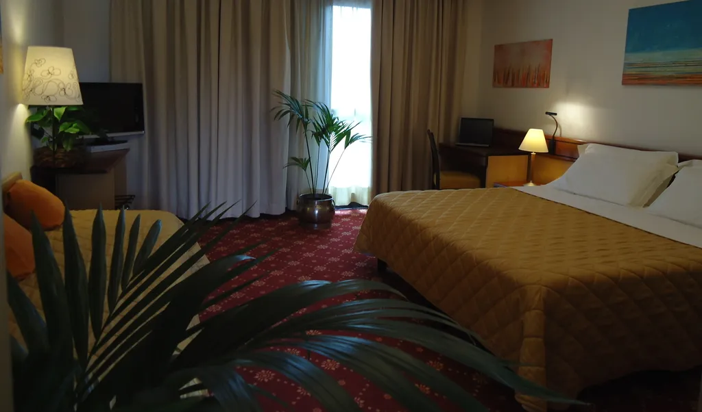 TRIPLE STANDARD Room, Moon Palace Hotel, Milan