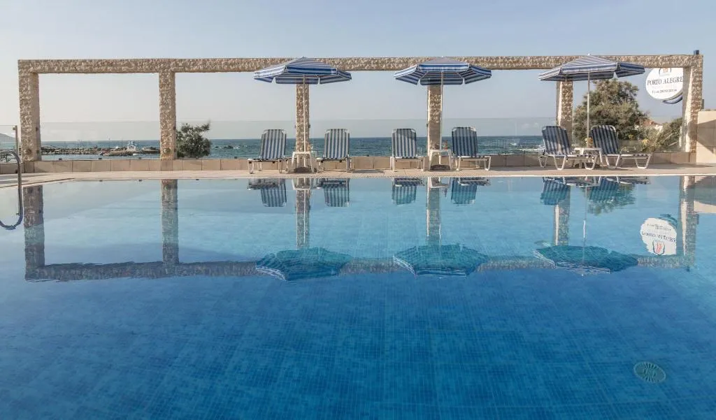 Pool, Porto Alegre, Crete