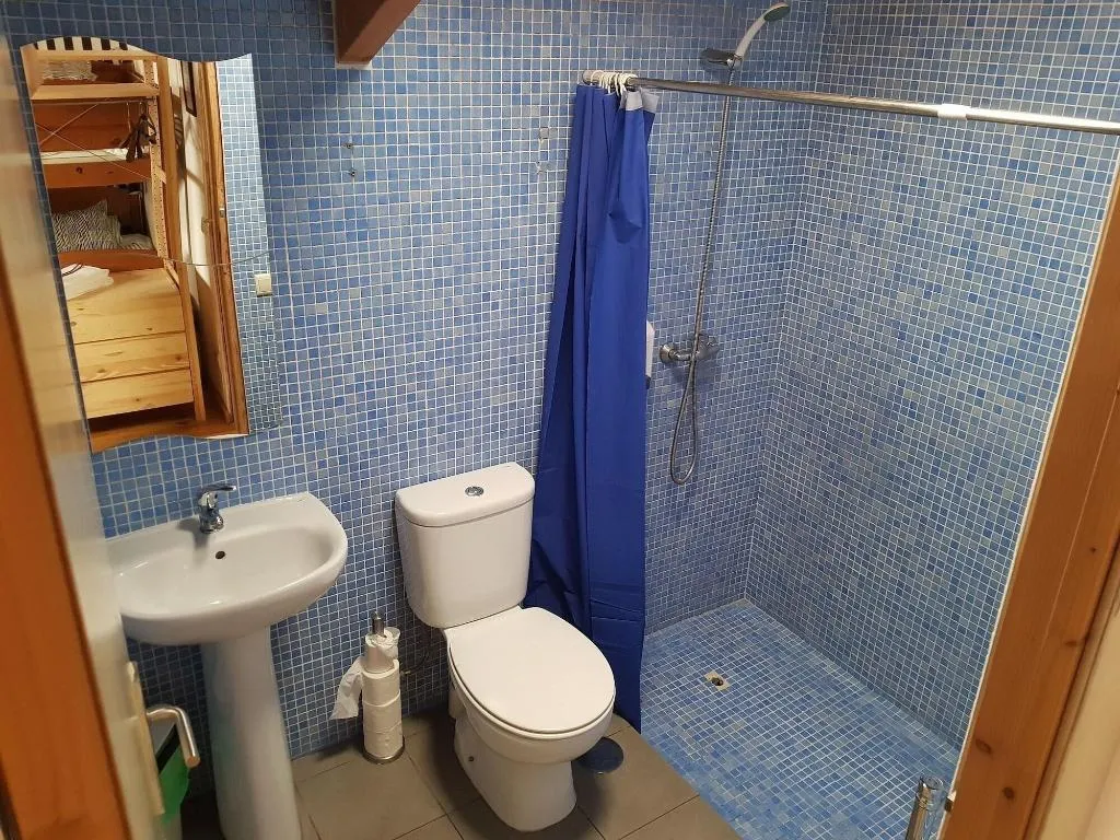 Room, Sardines And Friends, Porto