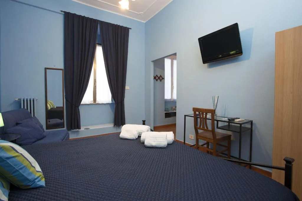 Room, Laterano Inn, Naples
