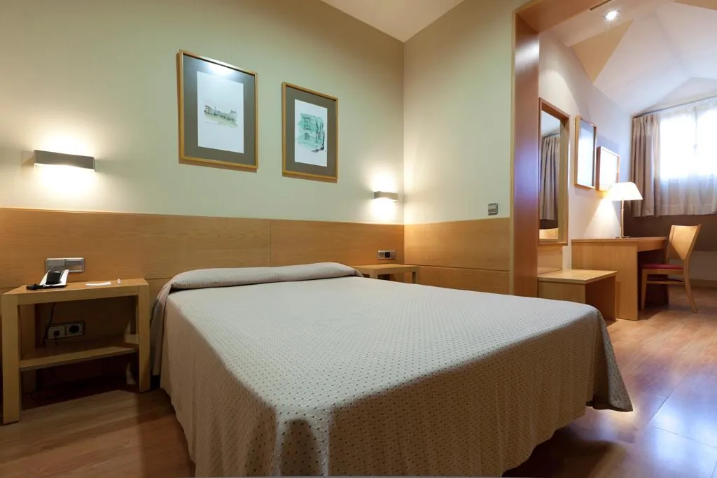 Room, Victoria 4 Puerta del Sol, Madrid