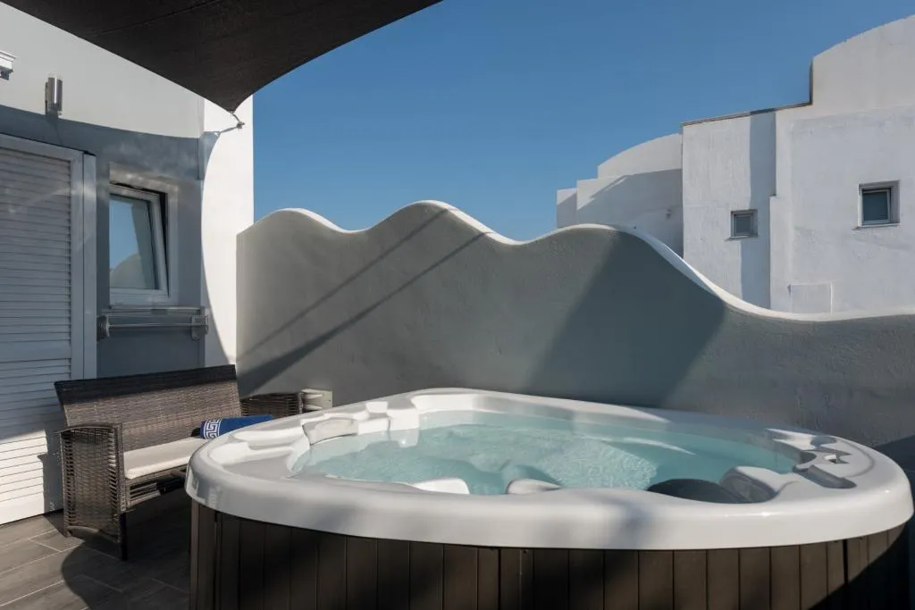 Double or Twin STANDARD Room, Oasis Suites Fira, Santorini