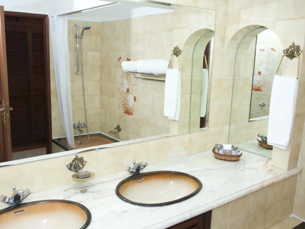 VILLA THREE BEDROOMS Room, Vale do Garrao Villas, Algarve