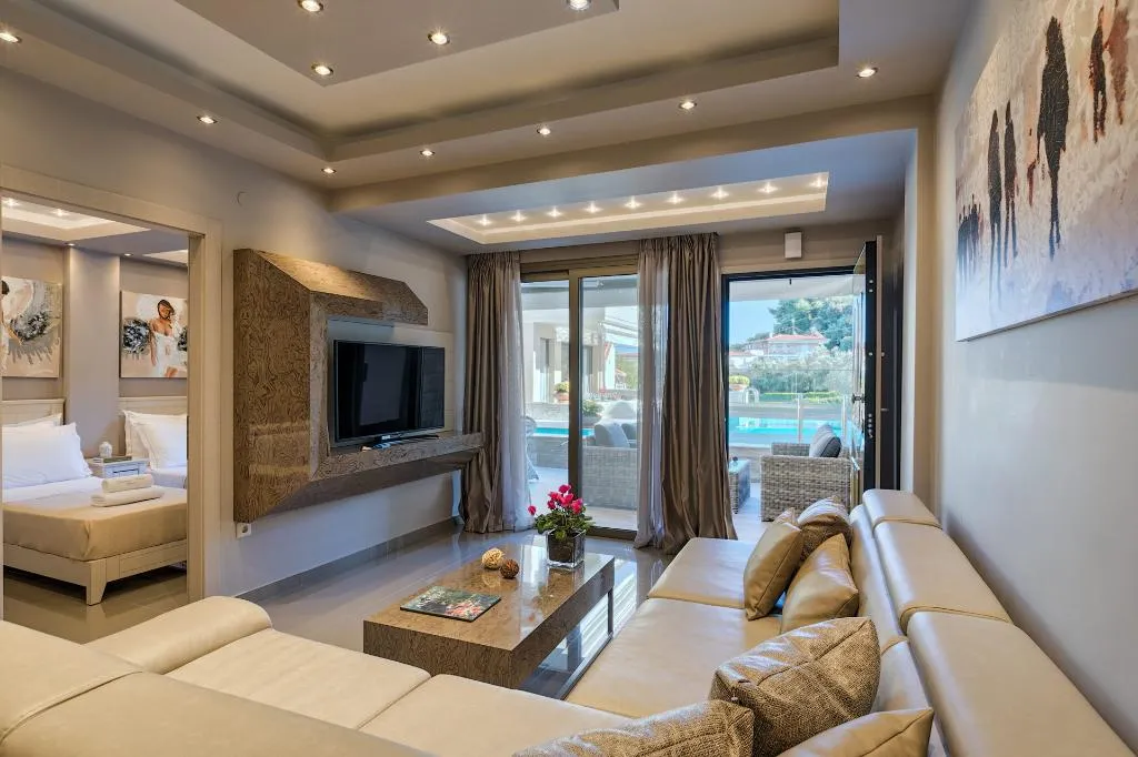 SUITE DELUXE WITH PRIVATE POOL Room, Kassandra Village Resort, Halkidiki
