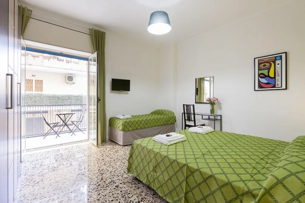 Room, B&B La Primula, Naples