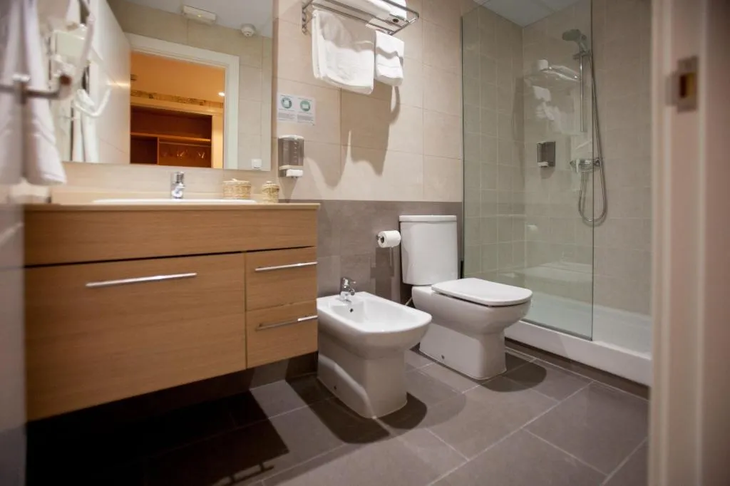 Room, Host & Home, Valencia