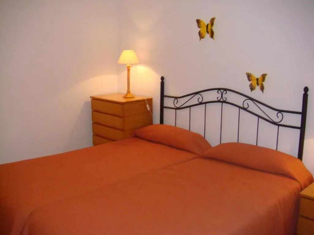 APARTMENT CAPACITY 4 ONE BEDROOM Room, Hamilton Court, Menorca