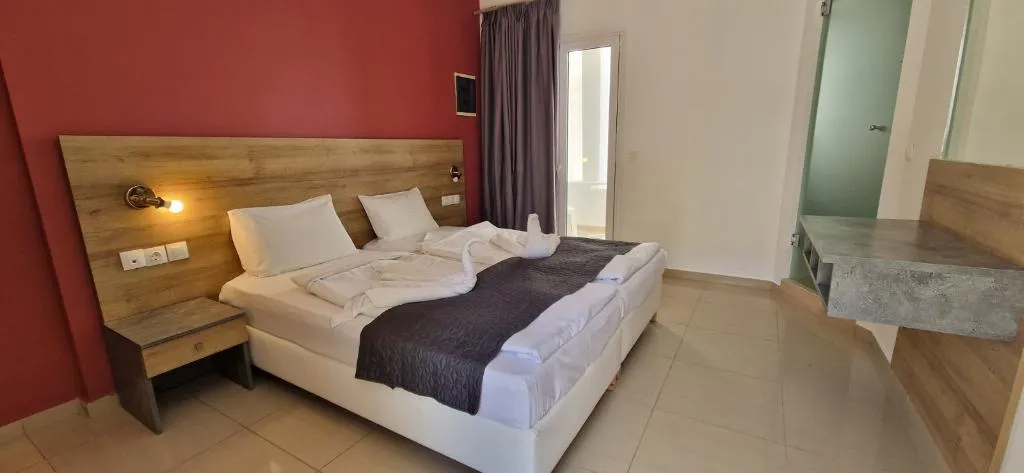 TRIPLE TWO DOUBLE BEDS Room, Sunset Paradise, Crete