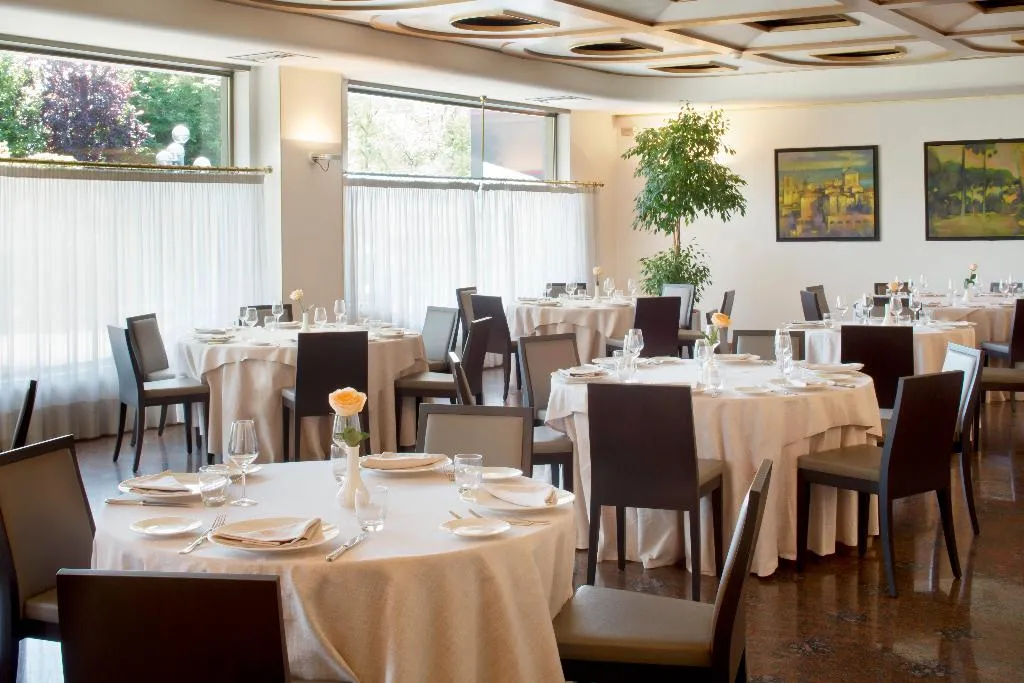 Restaurant, Starhotels Cristallo Palace, Milan