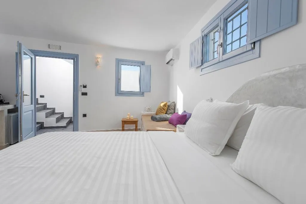 SUITE WITH JACUZZI Room, Sole D'Oro Luxury Suites, Santorini