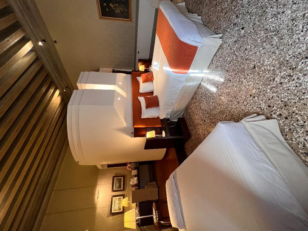 JUNIOR SUITE STANDARD Room, Ruzzini Palace, Venice