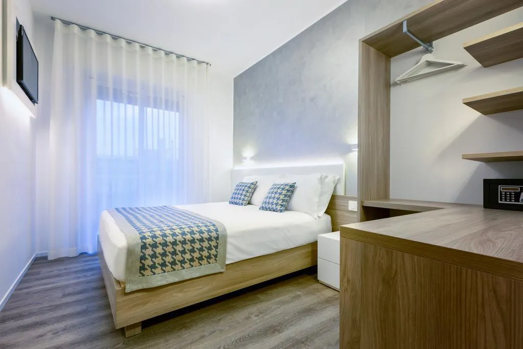 DOUBLE STANDARD Room, Jet, Venice