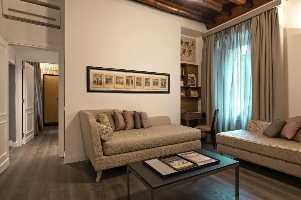 SUITE DELUXE KING BED Room, Maison Evelina, Rome