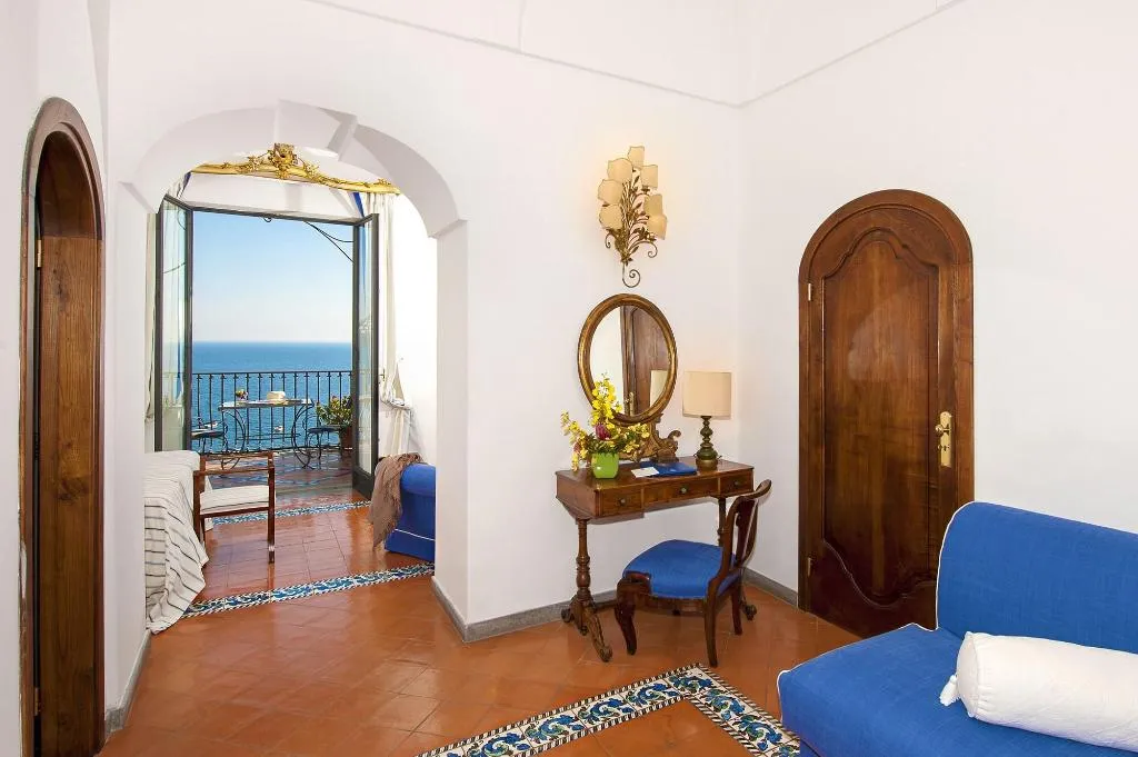 Room, Miramare, Naples