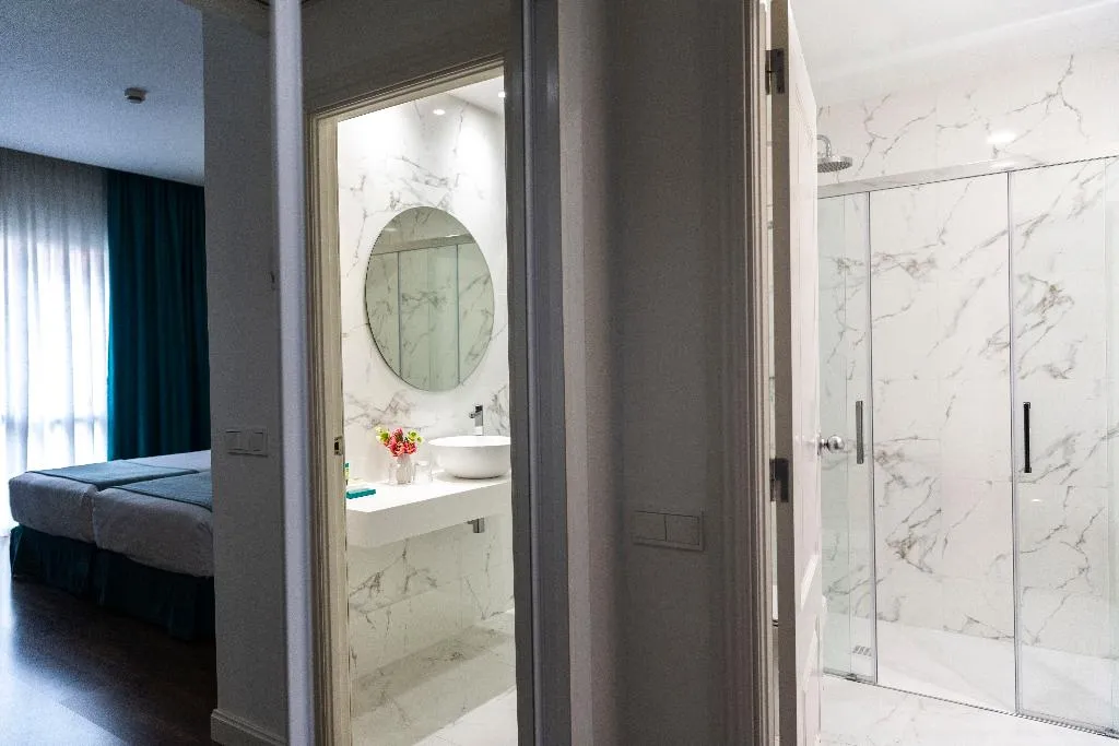 Room, Serrano, Madrid