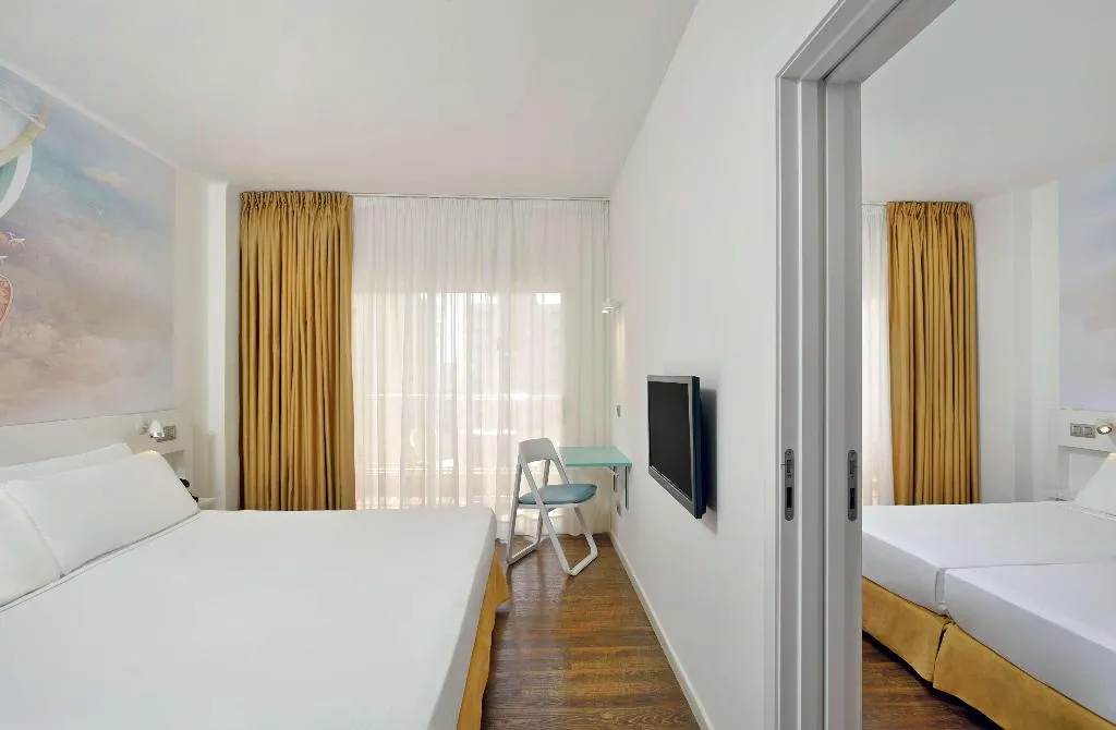 FAMILY ROOM TWO BEDROOMS Room, Sol Katmandu Park & Resort, Majorca