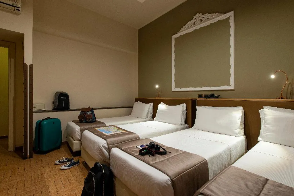QUADRUPLE STANDARD Room, Grand Hotel Europa, Naples