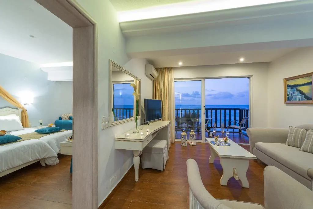 SUITE BEACH FRONT Room, Alexander Beach Hotel & Village Resort, Crete