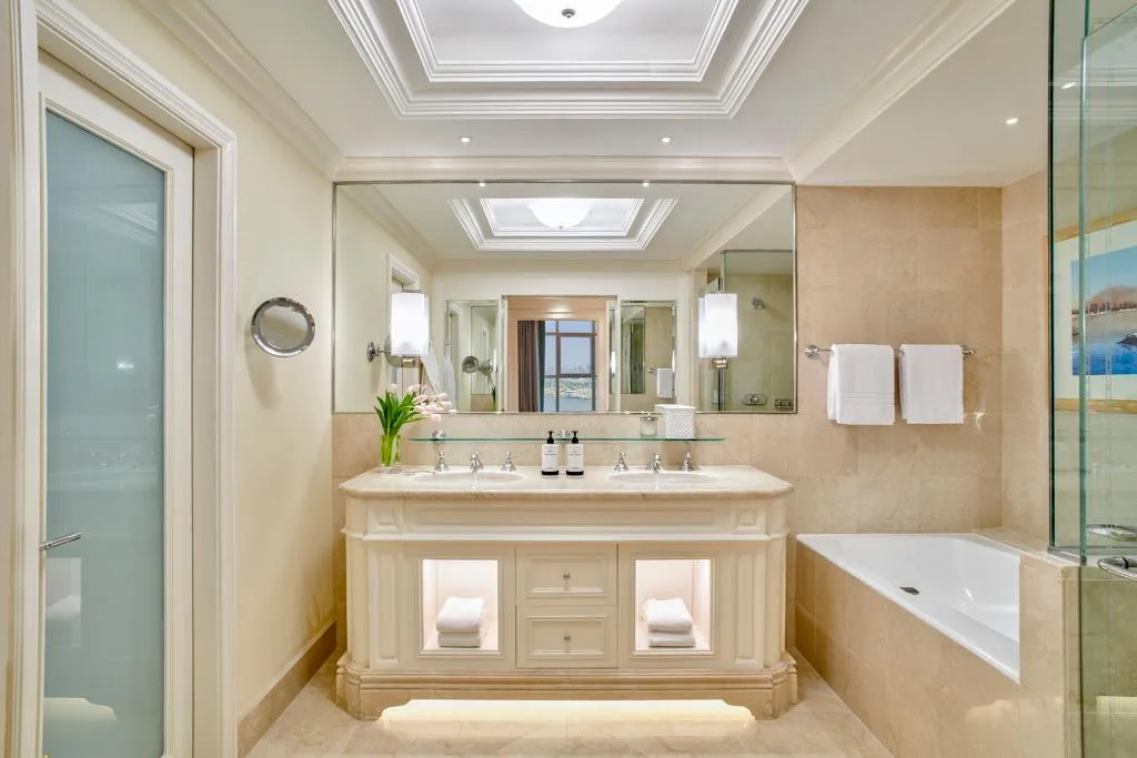 SUITE PREMIUM Room, Four Seasons Hotel Cairo at Nile Plaza, Cairo
