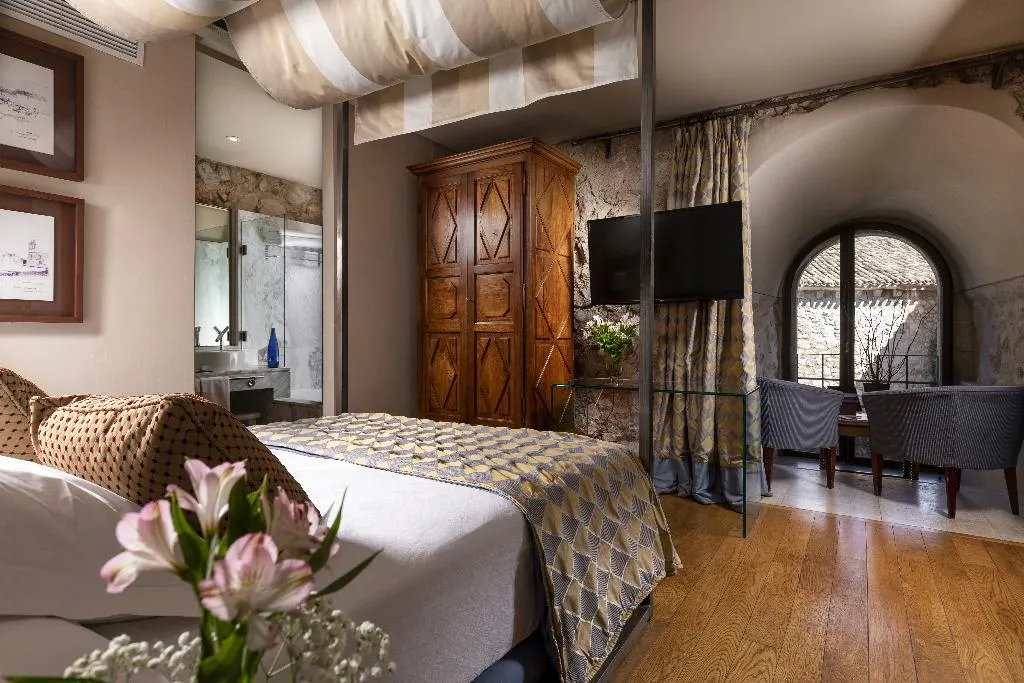 DOUBLE SUPERIOR Room, Parador de Alarcon, Valencia